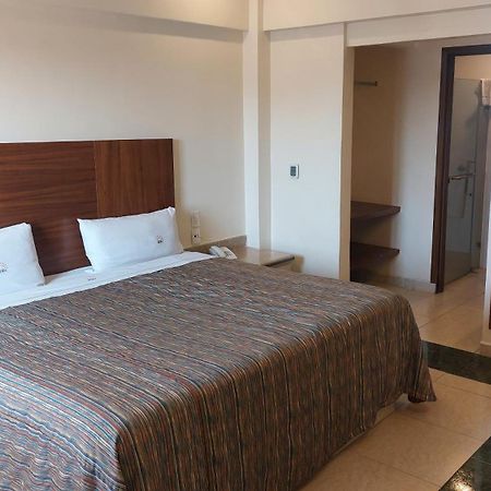 Hotel Real Del Sol - Zona Expo Industrial Гуадалахара Екстериор снимка