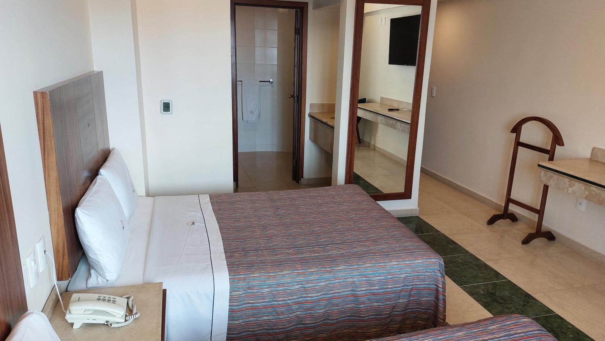 Hotel Real Del Sol - Zona Expo Industrial Гуадалахара Екстериор снимка