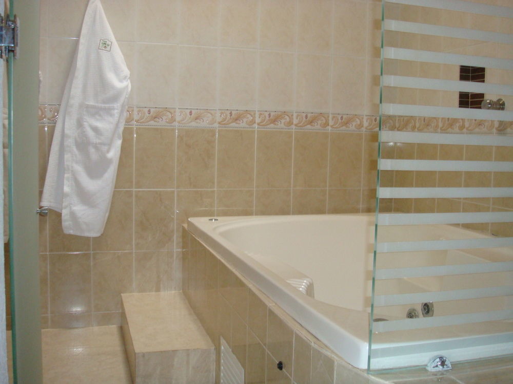 Hotel Real Del Sol - Zona Expo Industrial Гуадалахара Екстериор снимка