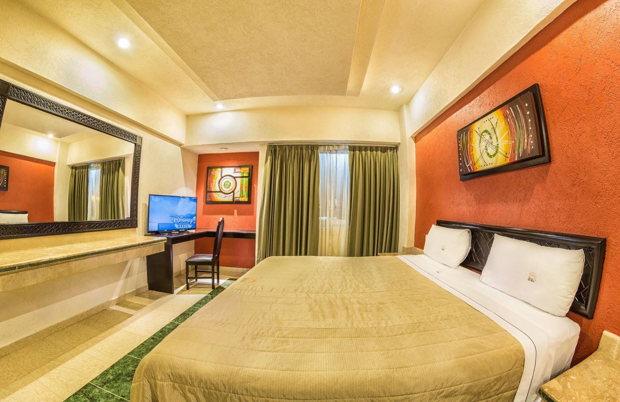 Hotel Real Del Sol - Zona Expo Industrial Гуадалахара Екстериор снимка