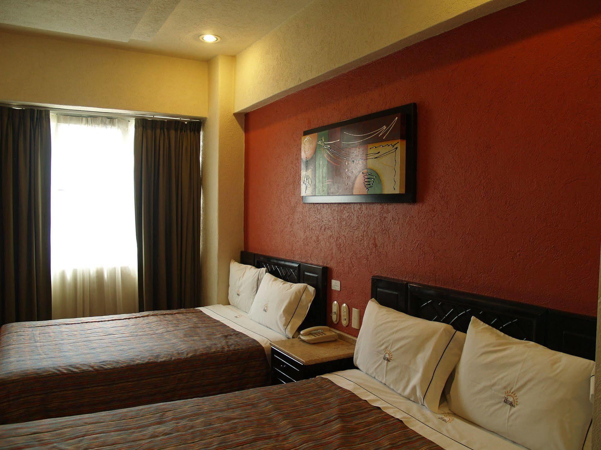 Hotel Real Del Sol - Zona Expo Industrial Гуадалахара Екстериор снимка